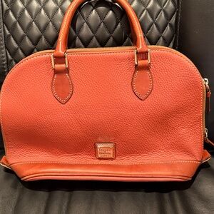 DOONEY & BOURKE EUC Pebble Grain Zip Zip Satchel